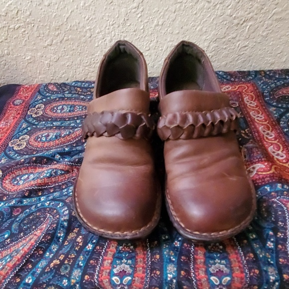 **FINAL MARKDOWN** BOC CLOGS - Picture 2 of 8